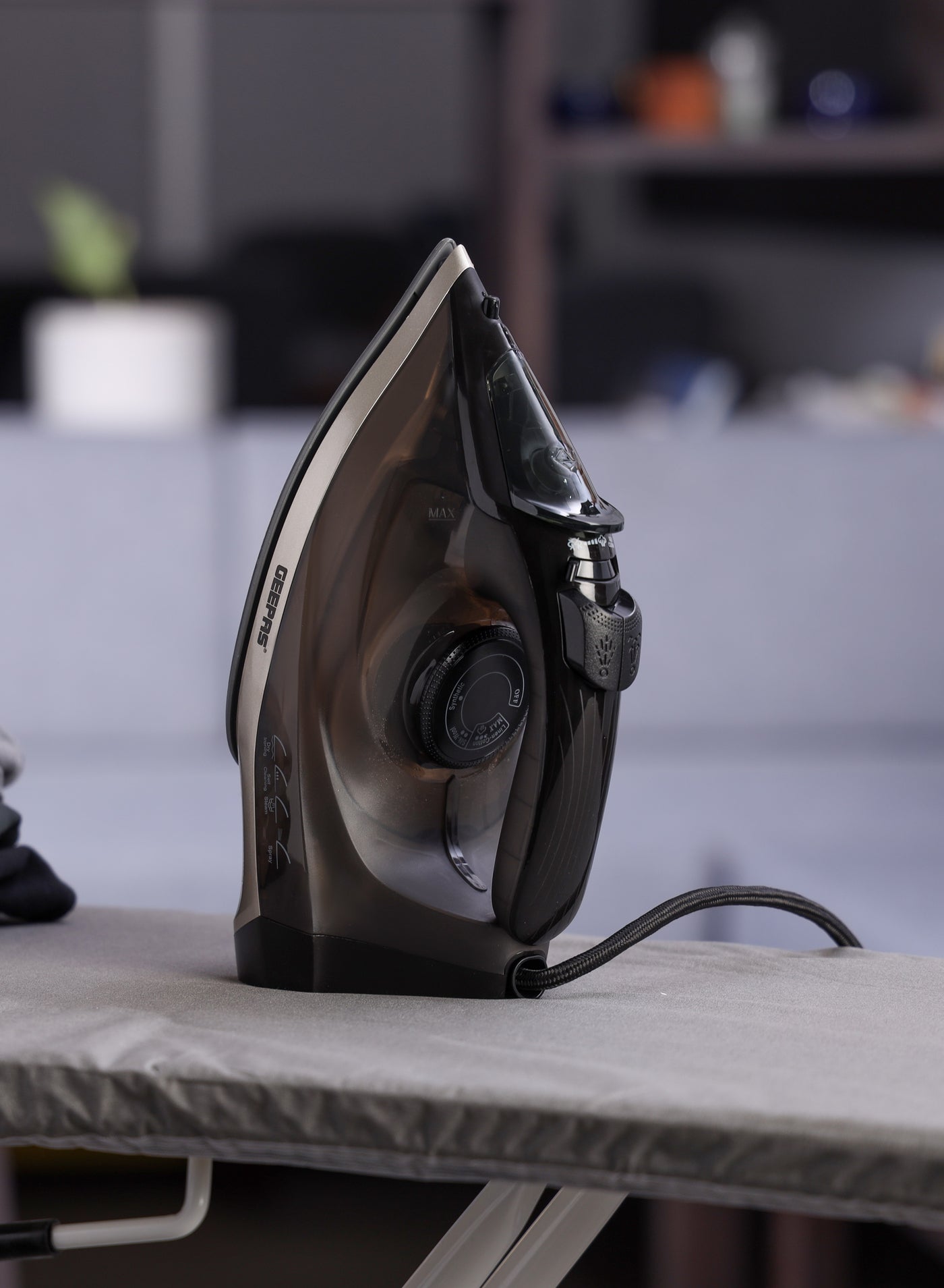 Ceramic Steam Iron | Dry and Spray Functions,…